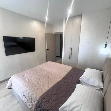 Platinum Apartment *